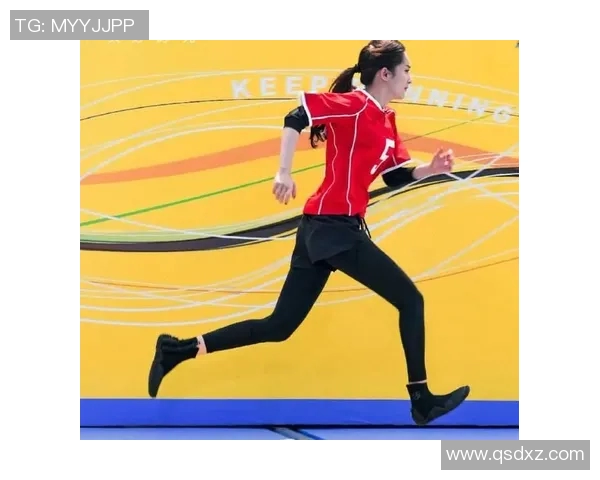 足球明星化身老人街头踢球引发热议展现真实球技与幽默魅力